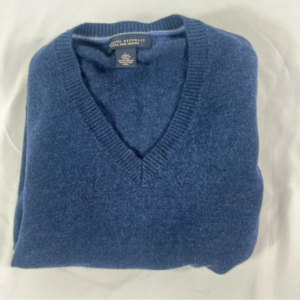 Banana Republic Men's Extra Fine Merino Wool Deep Blue V-Neck Sweater